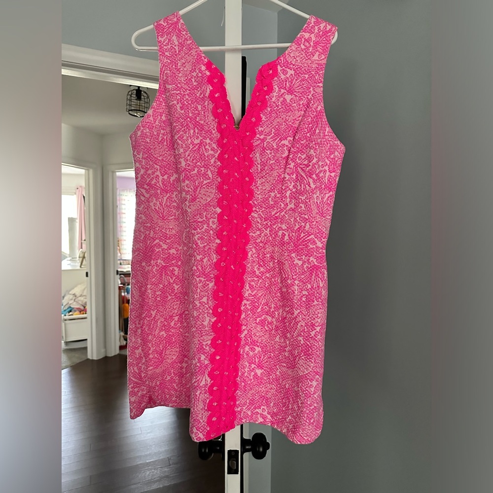 Lilly for Target Beautiful PINK shift dress! 🌴